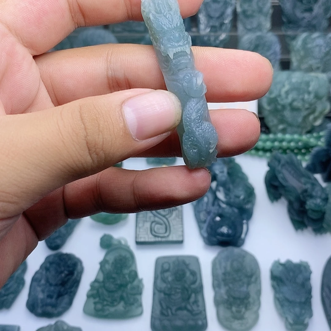 未镶嵌定制翡翠龙手牌