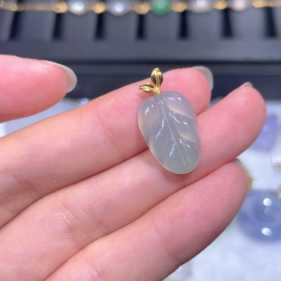 颈饰18K金镶嵌翡翠翡翠