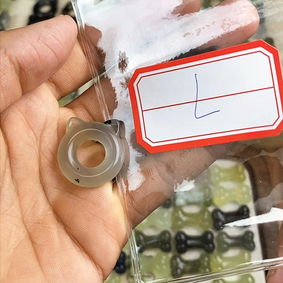 蛇纹石玉颈饰未镶嵌怀*