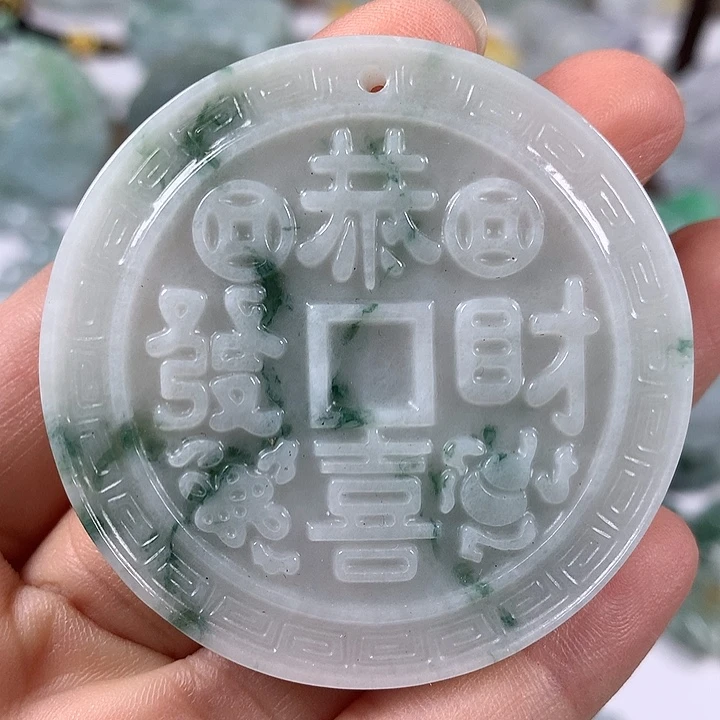 翡翠未镶嵌颈饰恭喜发财福利