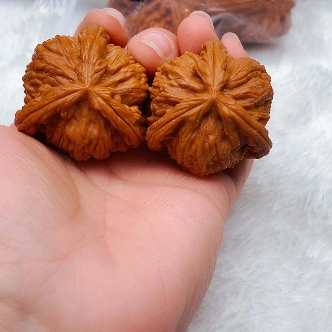 戴***杨文玩核桃吊坠三棱