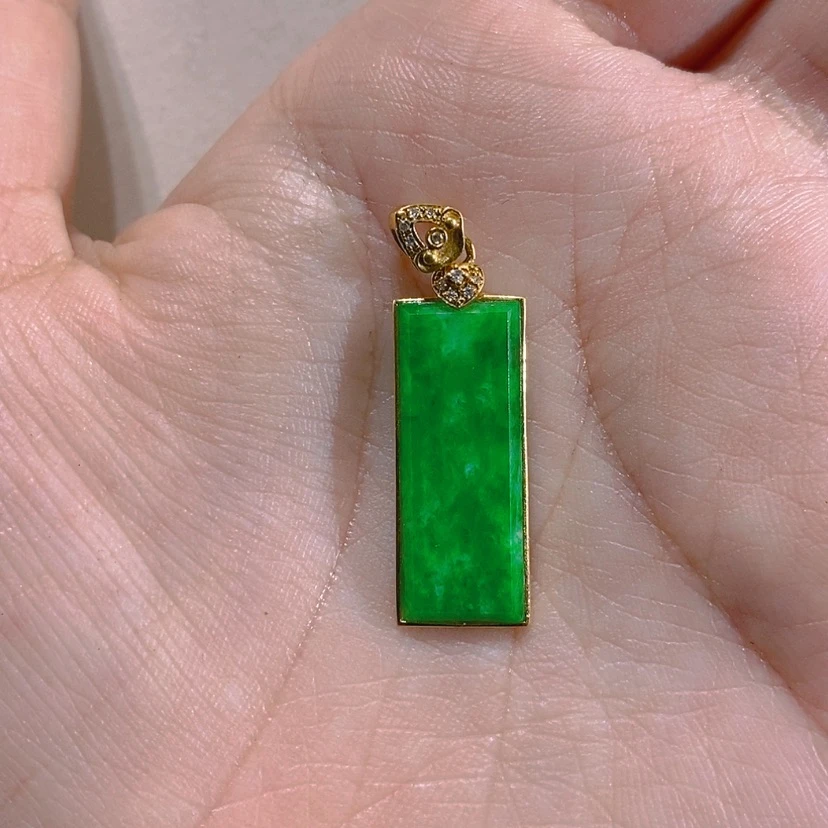 【闪购商品】颈饰18K金镶嵌翡翠