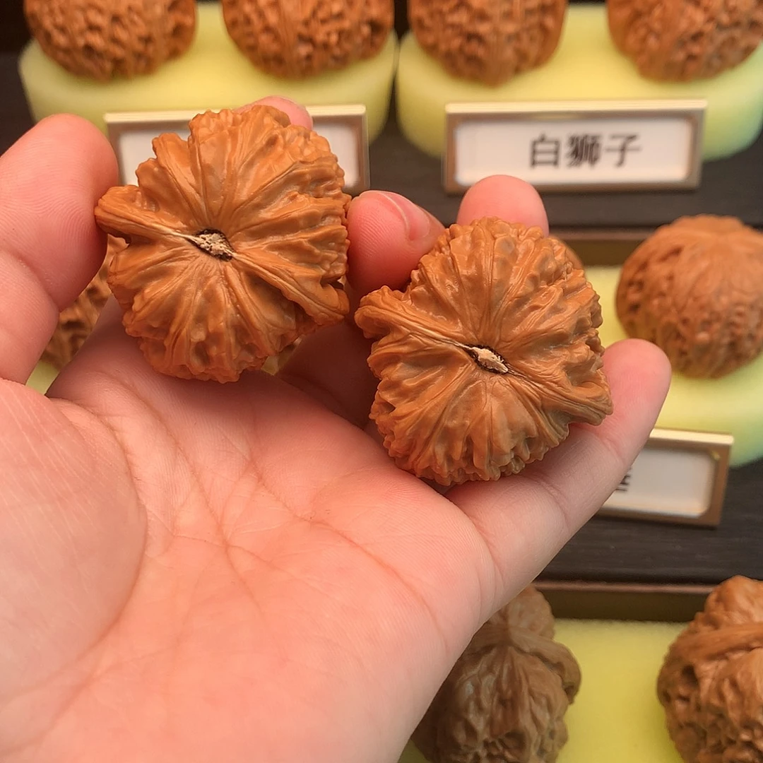 文玩核桃吊坠86号白狮子39