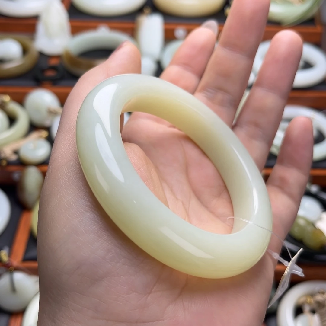 和田玉未镶嵌手镯60