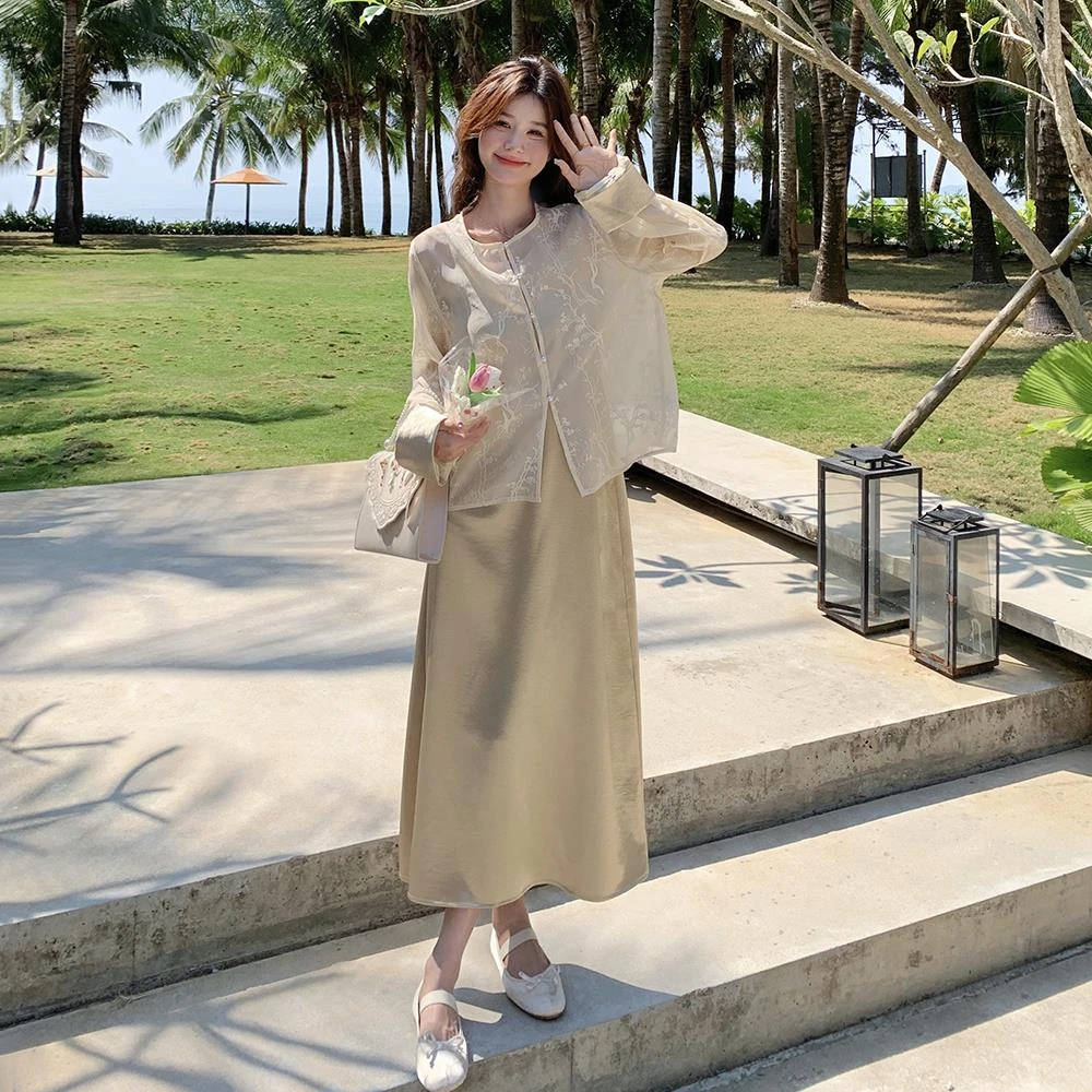 新中式温柔风套装女士2025夏季新款绣花拼接外套缎面吊带裙两件套