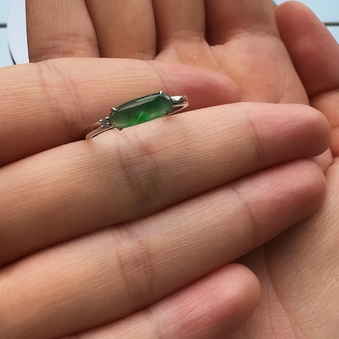 翡翠颈饰18K金镶嵌戒指