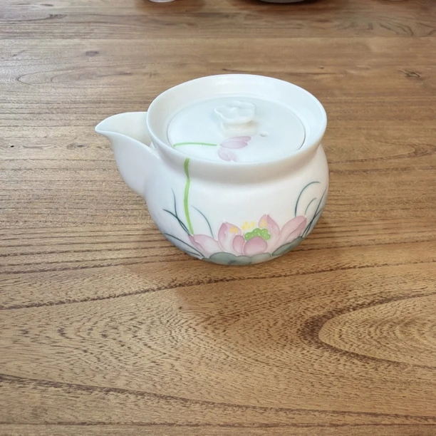 汤大壮【以荷为贵】手绘荷花宝瓶手抓壶