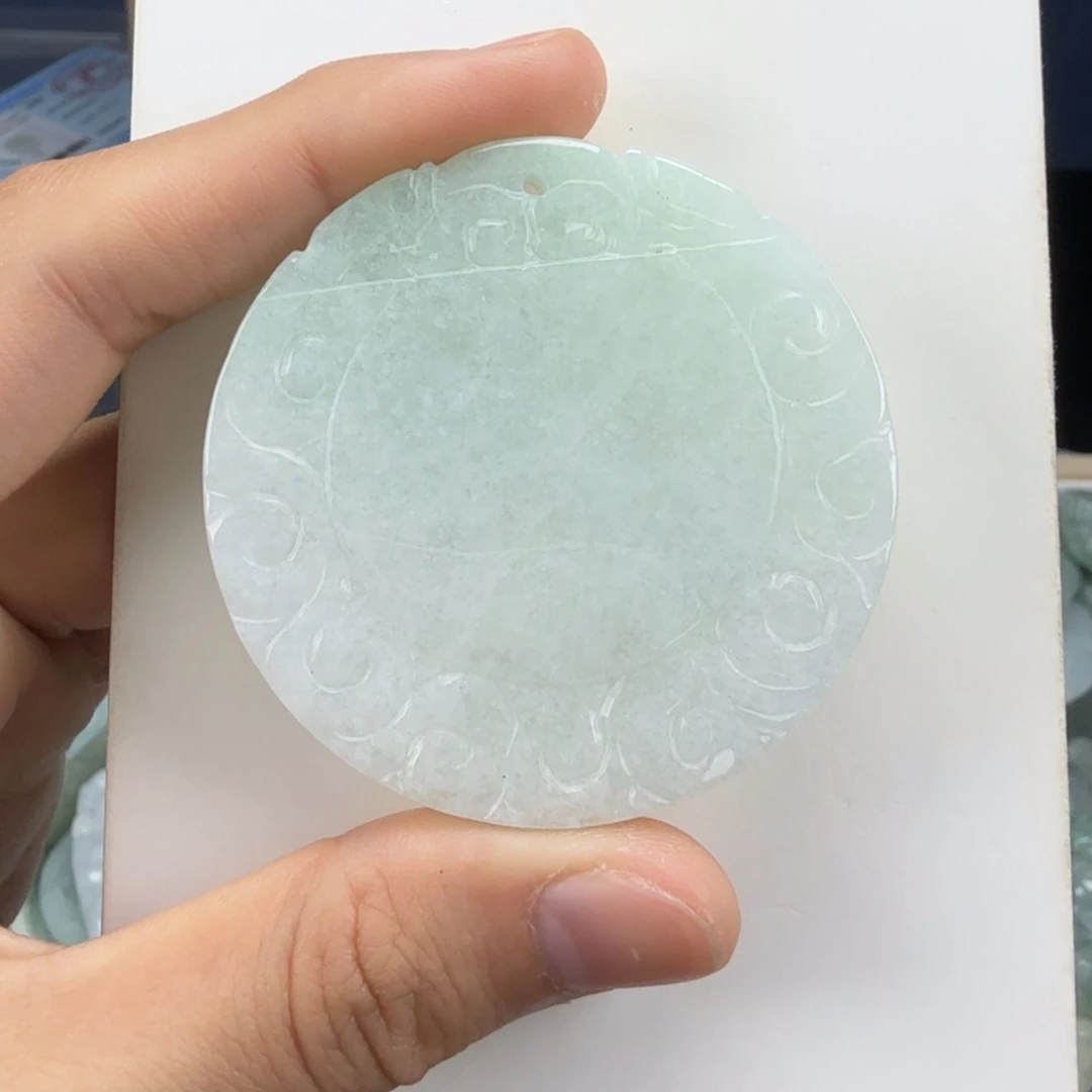 翡翠挂件未镶嵌翡翠