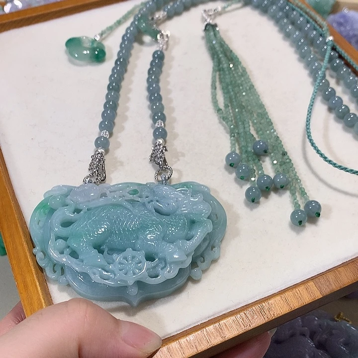 翡翠未镶嵌颈饰翡翠吊坠