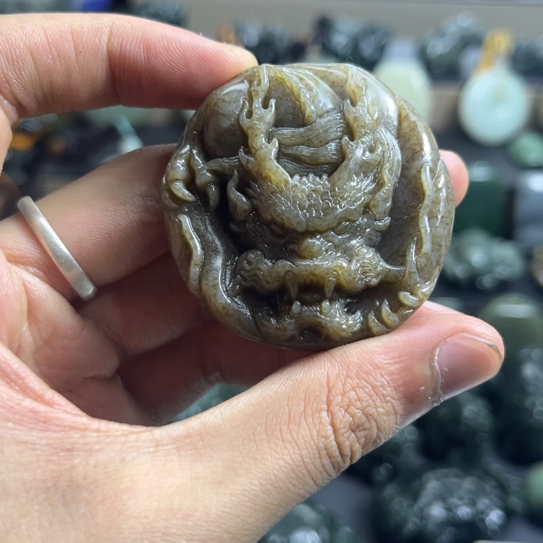 迷***糊和田玉未镶嵌颈饰