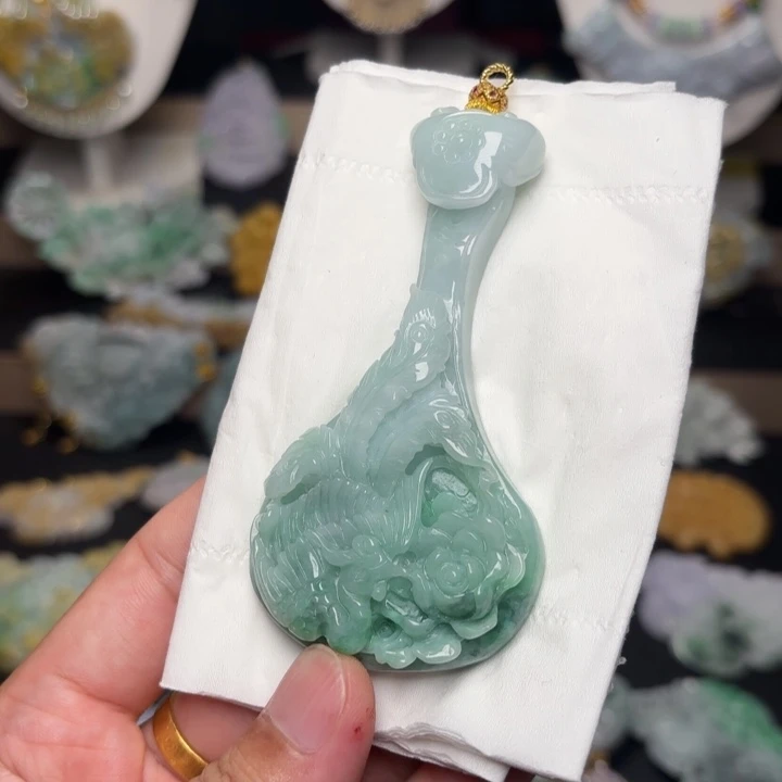 翡翠未镶嵌颈饰吊坠