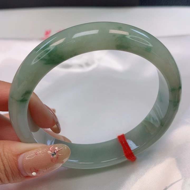 翡翠手镯未镶嵌59圈