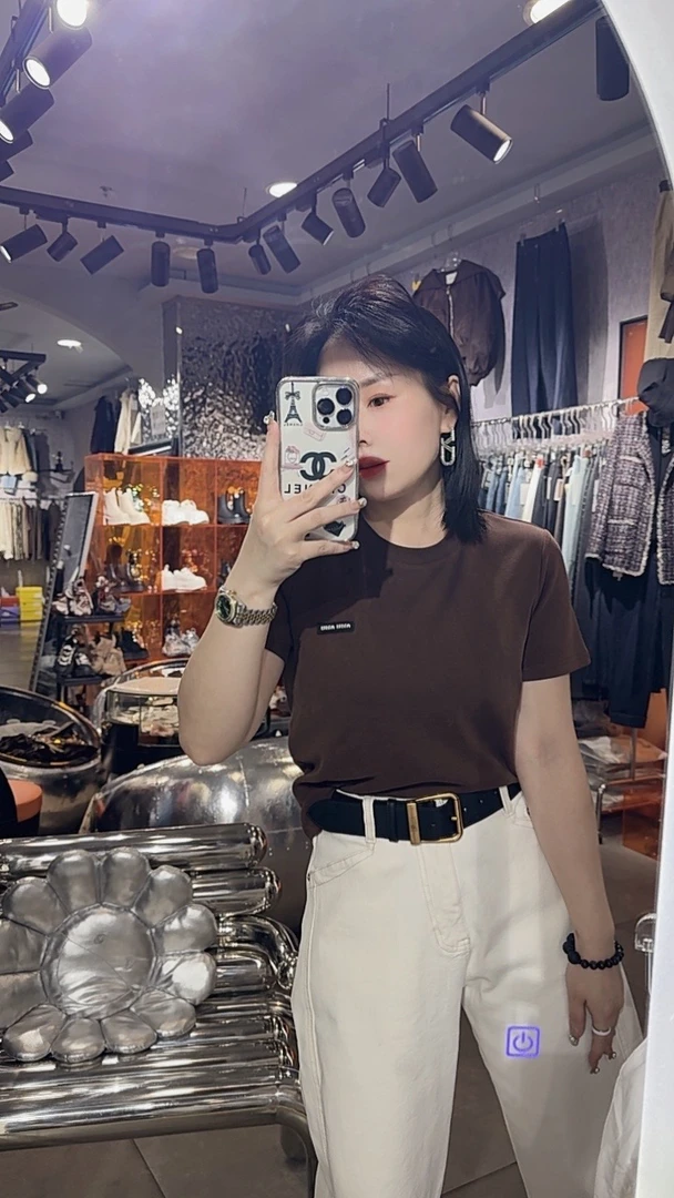 王琳家橘色显瘦短款短袖