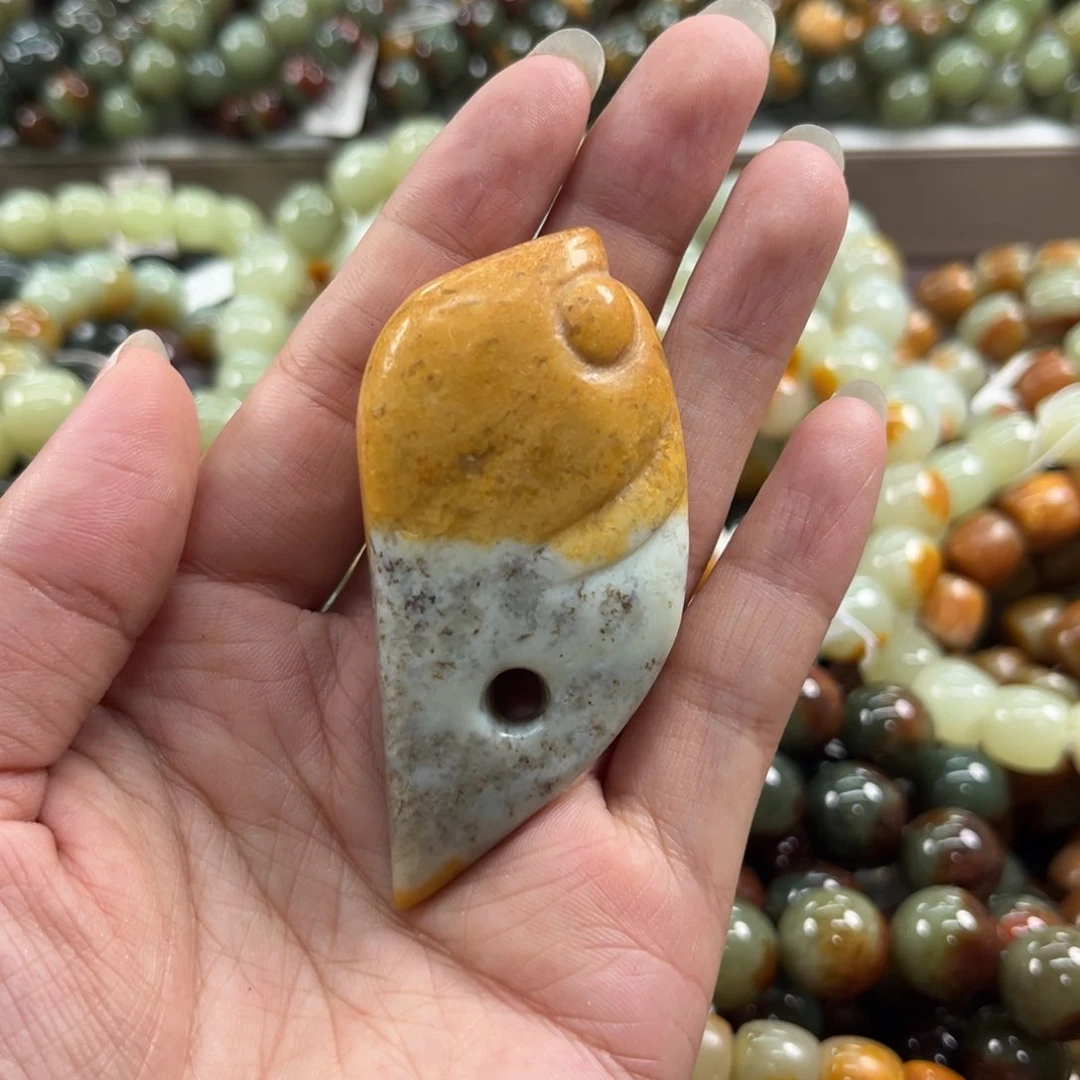 未镶嵌透闪石质玉把件微瑕