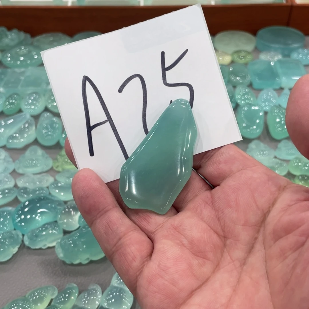 你***生蛇纹石玉合金颈饰