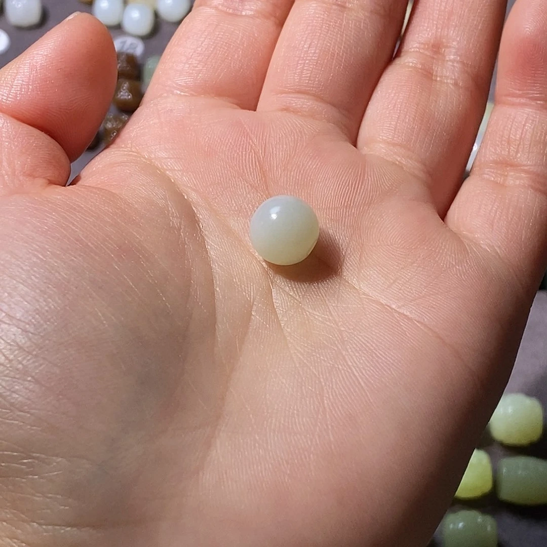 和田玉颈饰未镶嵌无**杯