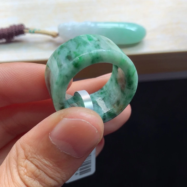 翡翠未镶嵌颈饰吊坠