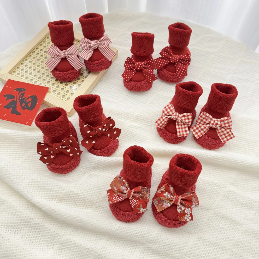 红色新年宝宝鞋子秋冬加厚可爱蝴蝶结0-2岁中国风毛圈软底学步鞋