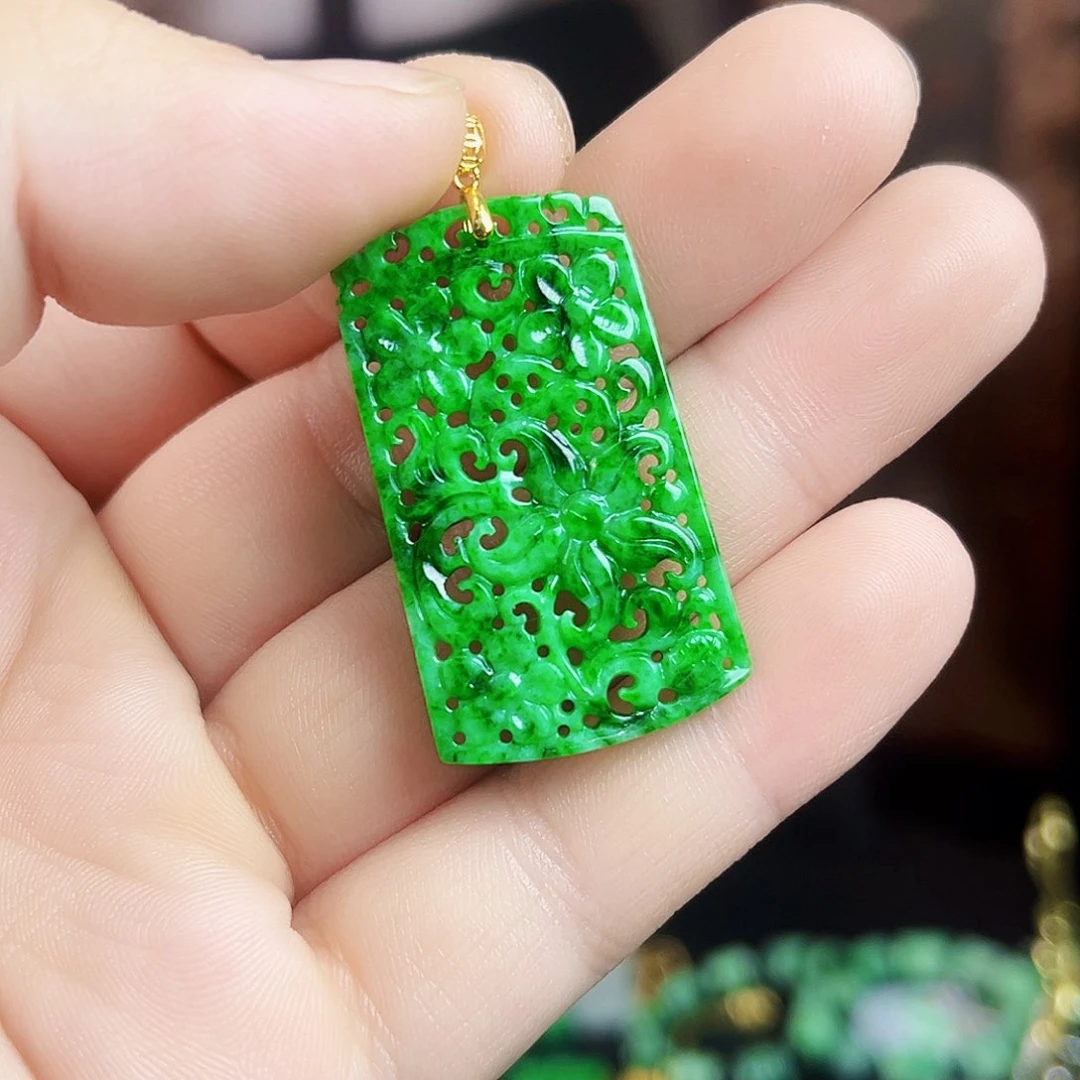 翡翠颈饰18K金镶嵌吊坠