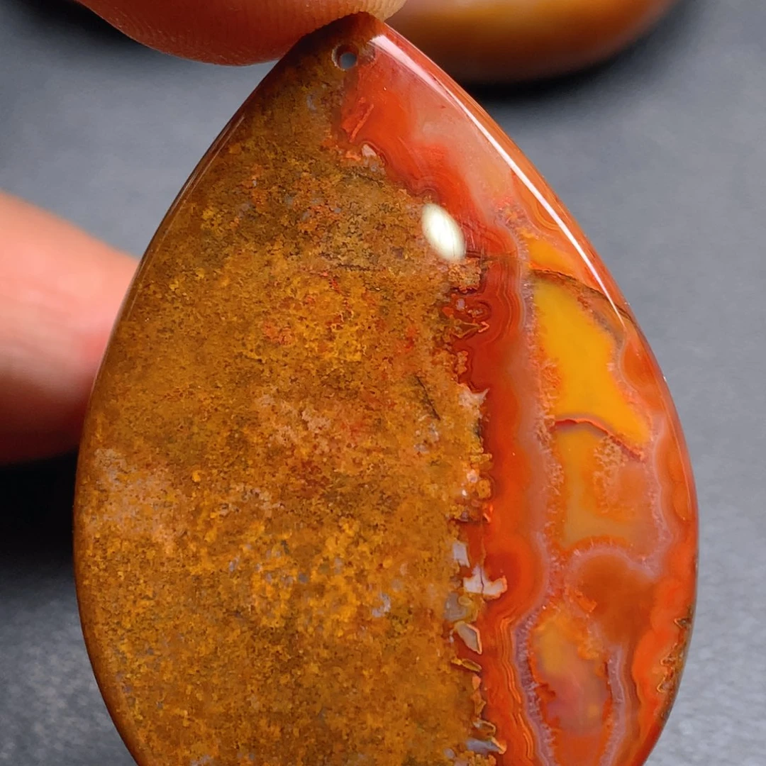 未镶嵌颈饰玛瑙/玉髓悟*