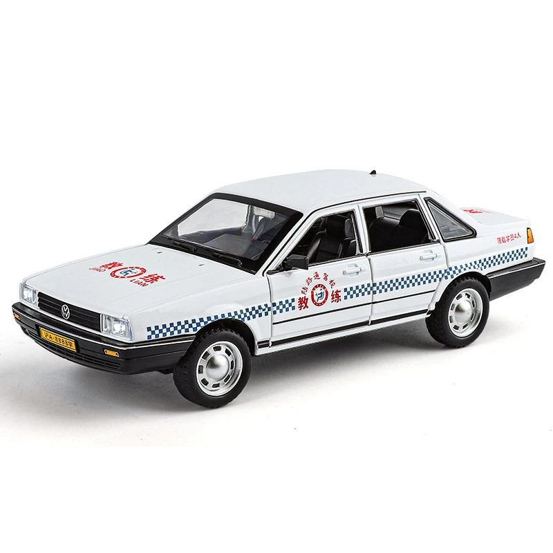 盒装新豪迪1:24桑塔钠教练车合金警车版声光回力六开门玩具车收藏