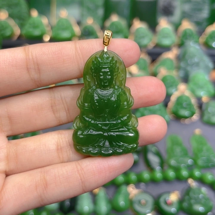 颈饰18K金镶嵌和田玉（碧玉）