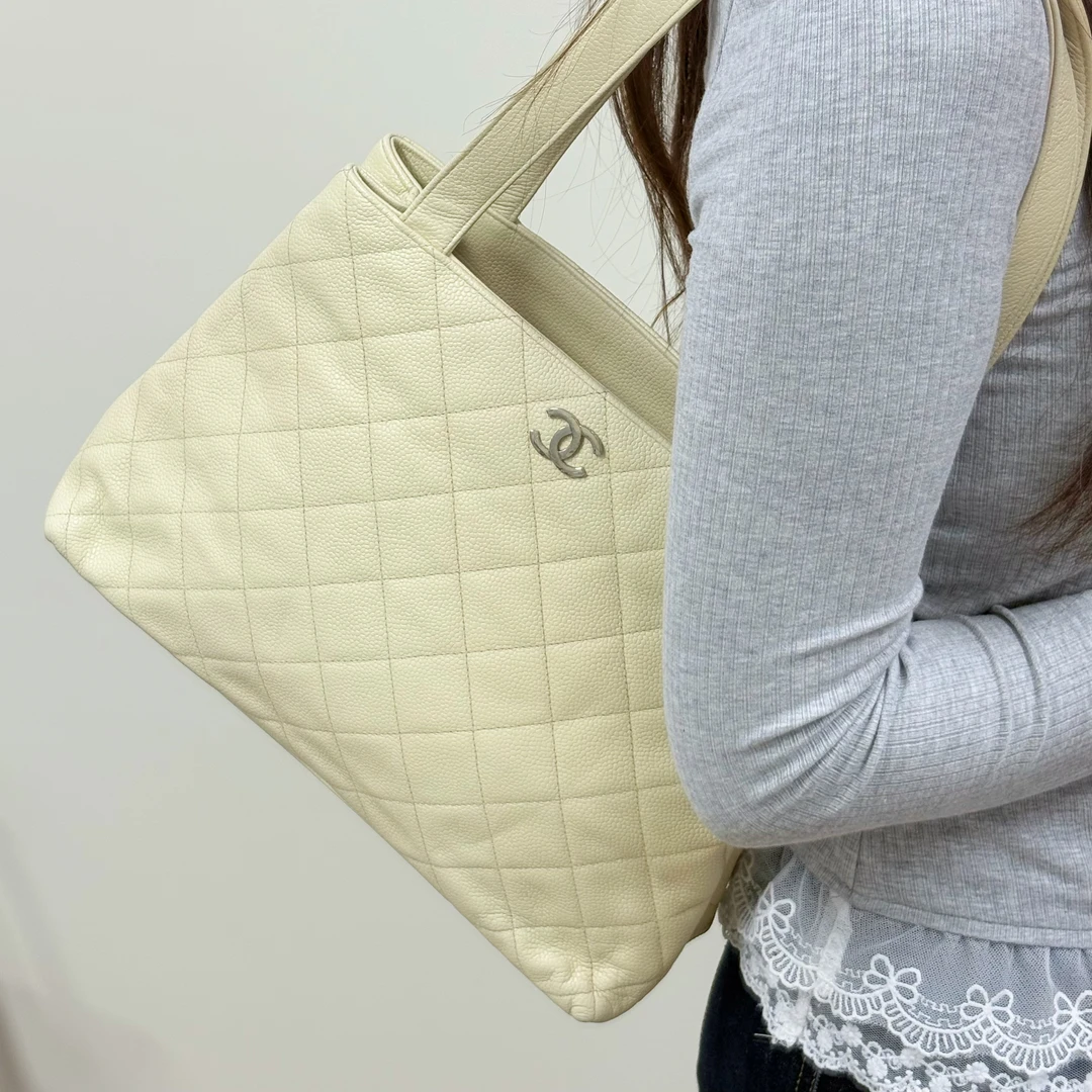 95新 Chanel/香奈儿 九五成新奶昔白菱格纹单肩包