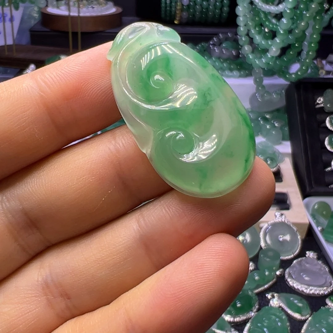 石英质玉（非洲翠）未镶嵌颈饰