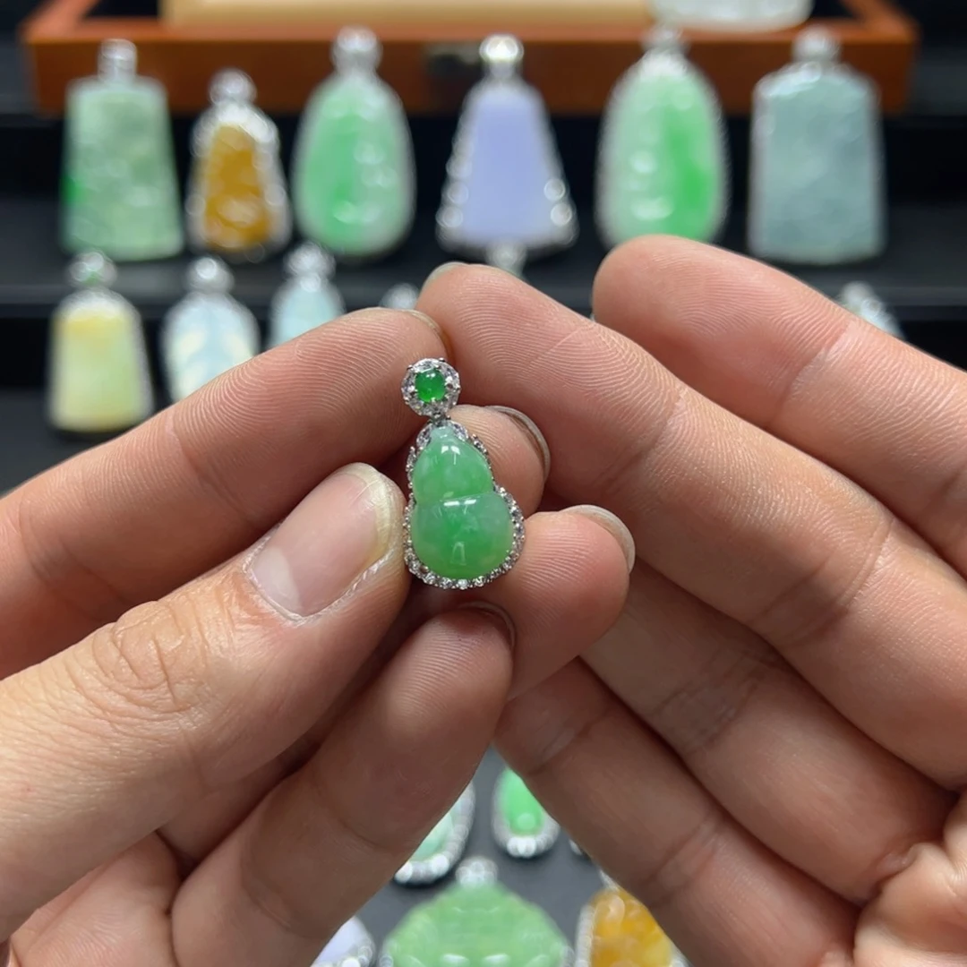 颈饰银S925镶嵌翡翠阿*-天然翡翠a货