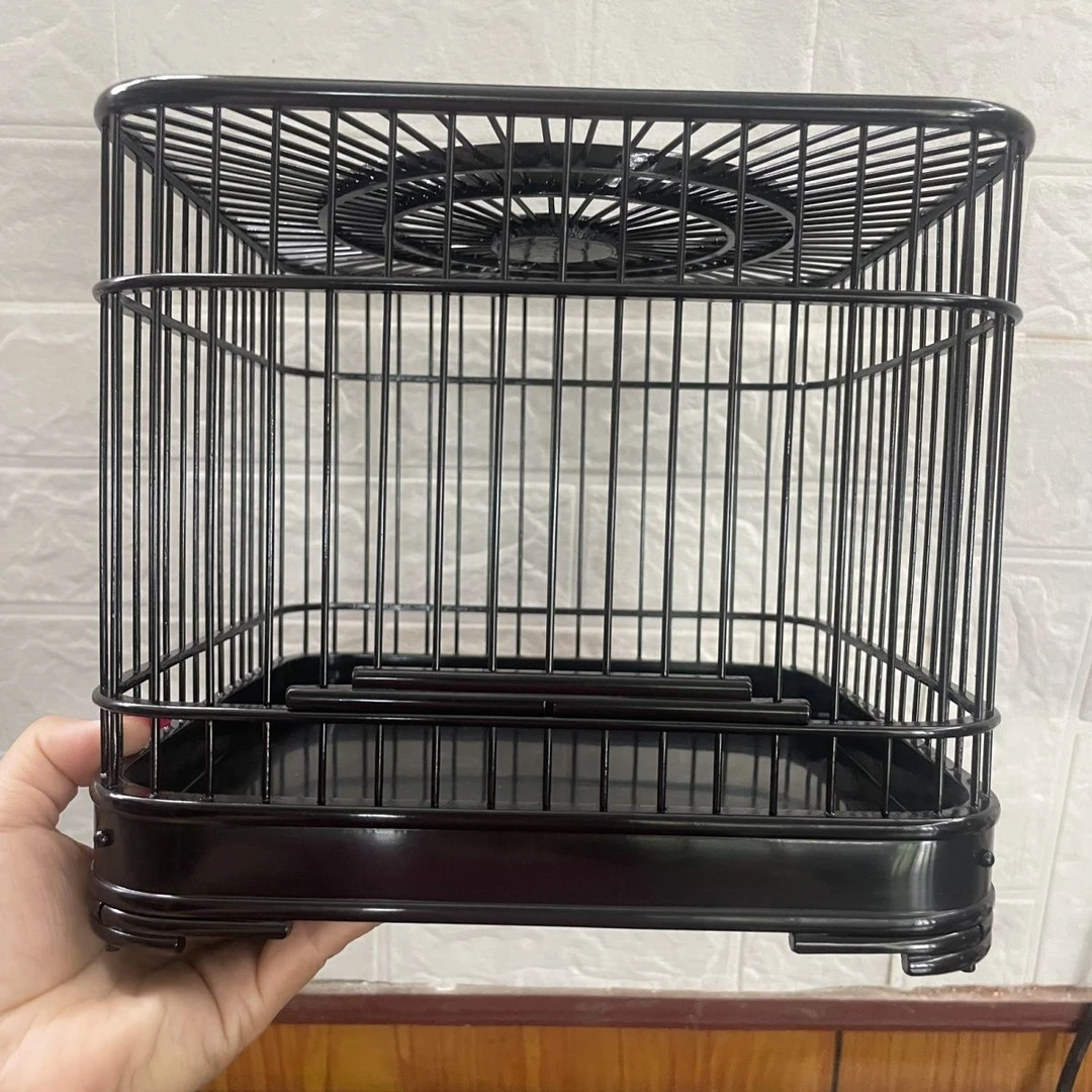 一张天然大漆全磨褪方笼,托盘圆边泥鳅背。