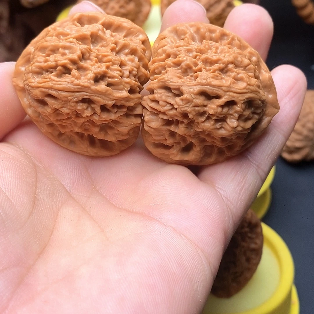 文玩核桃把件编号10三角疆43