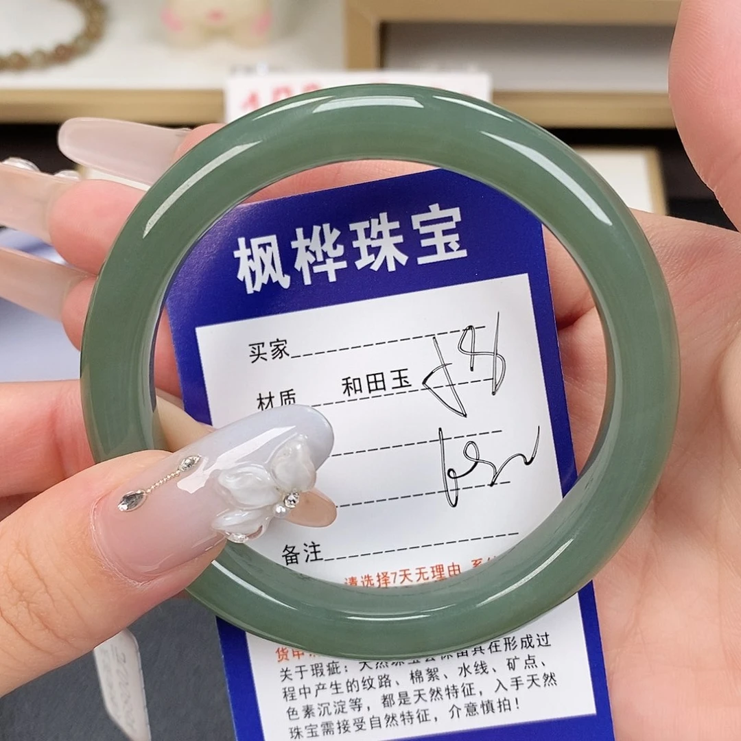和田玉手镯未镶嵌