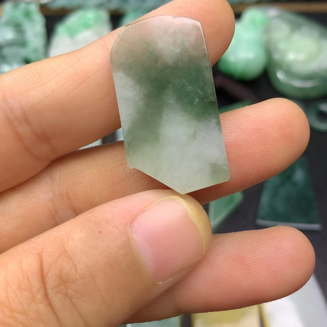 羽***叔翡翠未镶嵌颈饰翡翠首饰和翡翠首饰