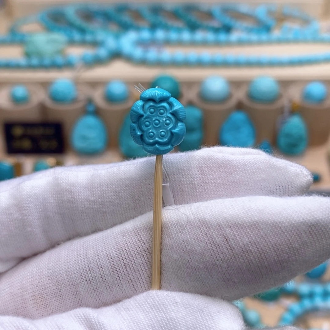 绿松石未镶嵌珠宝奇石