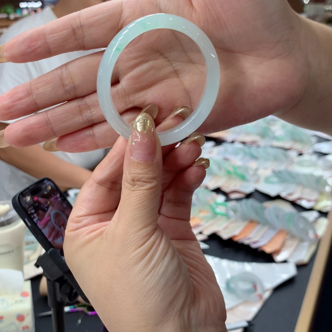 ****呀未镶嵌手镯翡翠买断