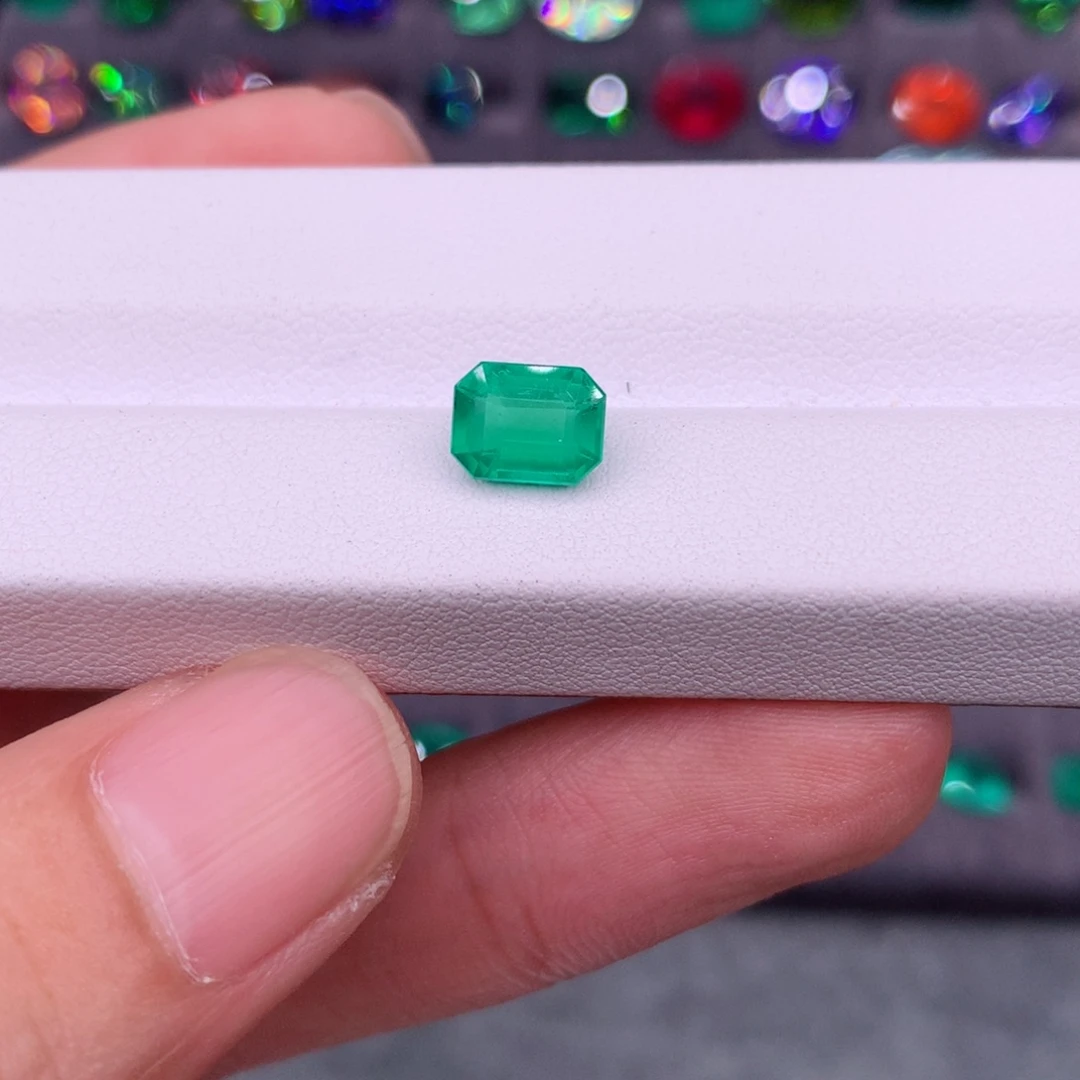 祖母绿裸石未镶嵌