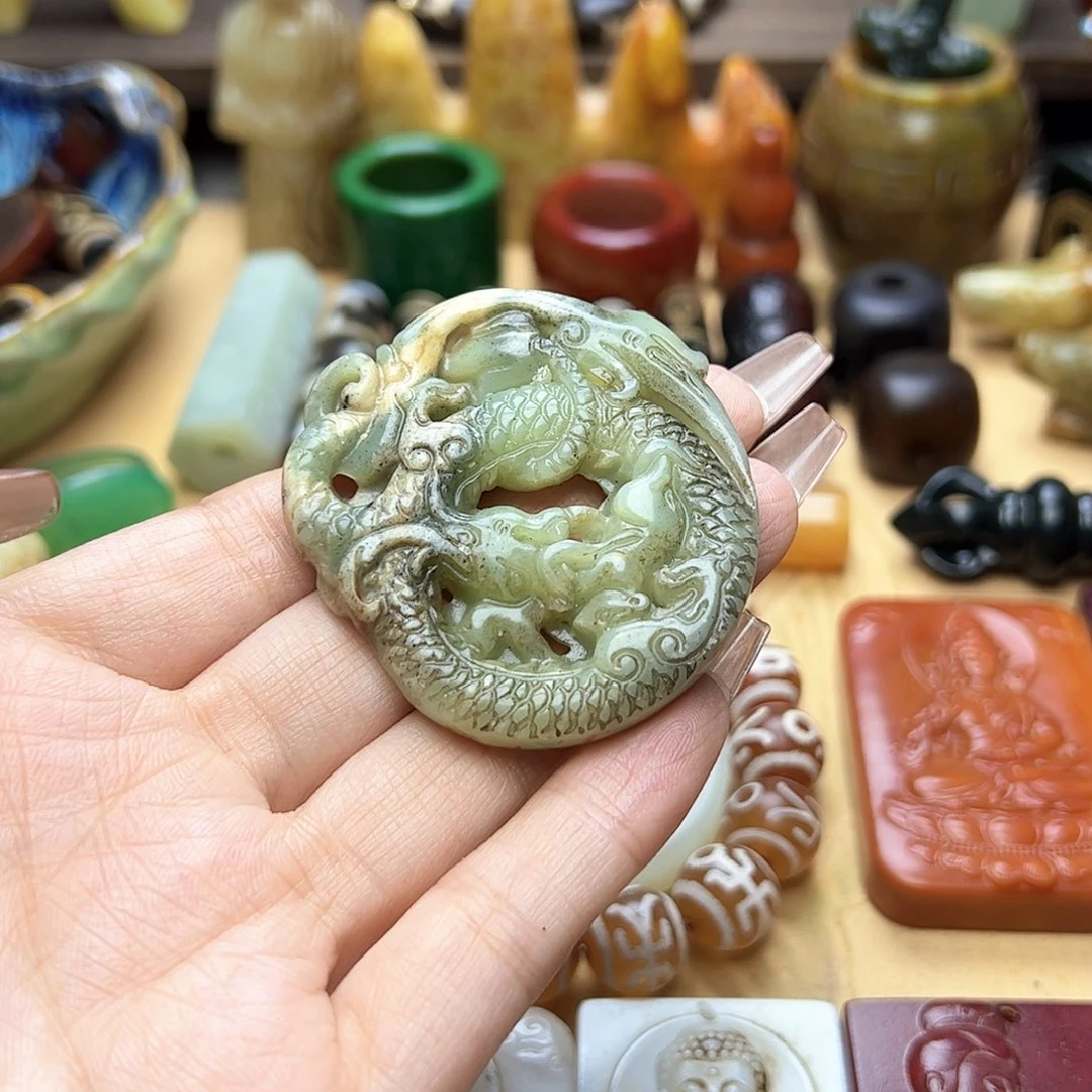 蛇纹石玉未镶嵌颈饰