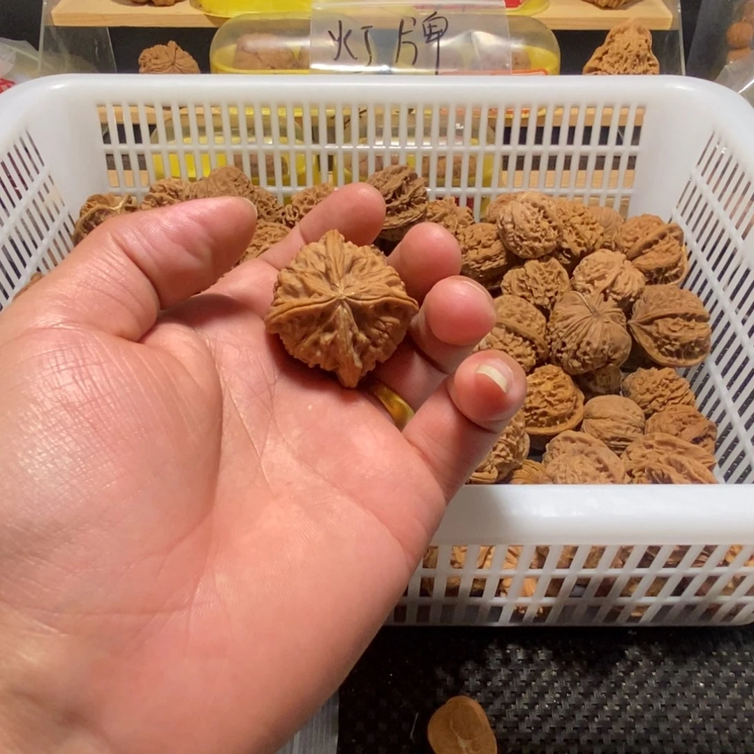 余***你文玩核桃吊坠核桃异形