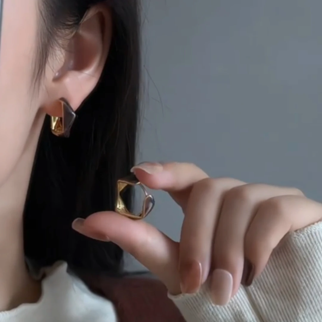铜合金耳饰 新款秋季美拉德菱形不规则耳扣女滴釉耳圈小众耳环