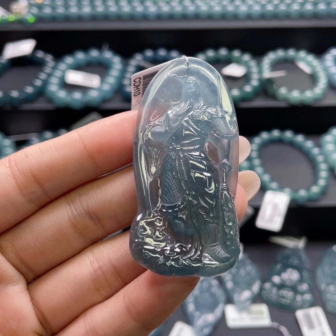 翡翠未镶嵌颈饰关公