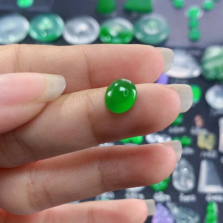 【闪购商品】翡翠颈饰未镶嵌绿蛋