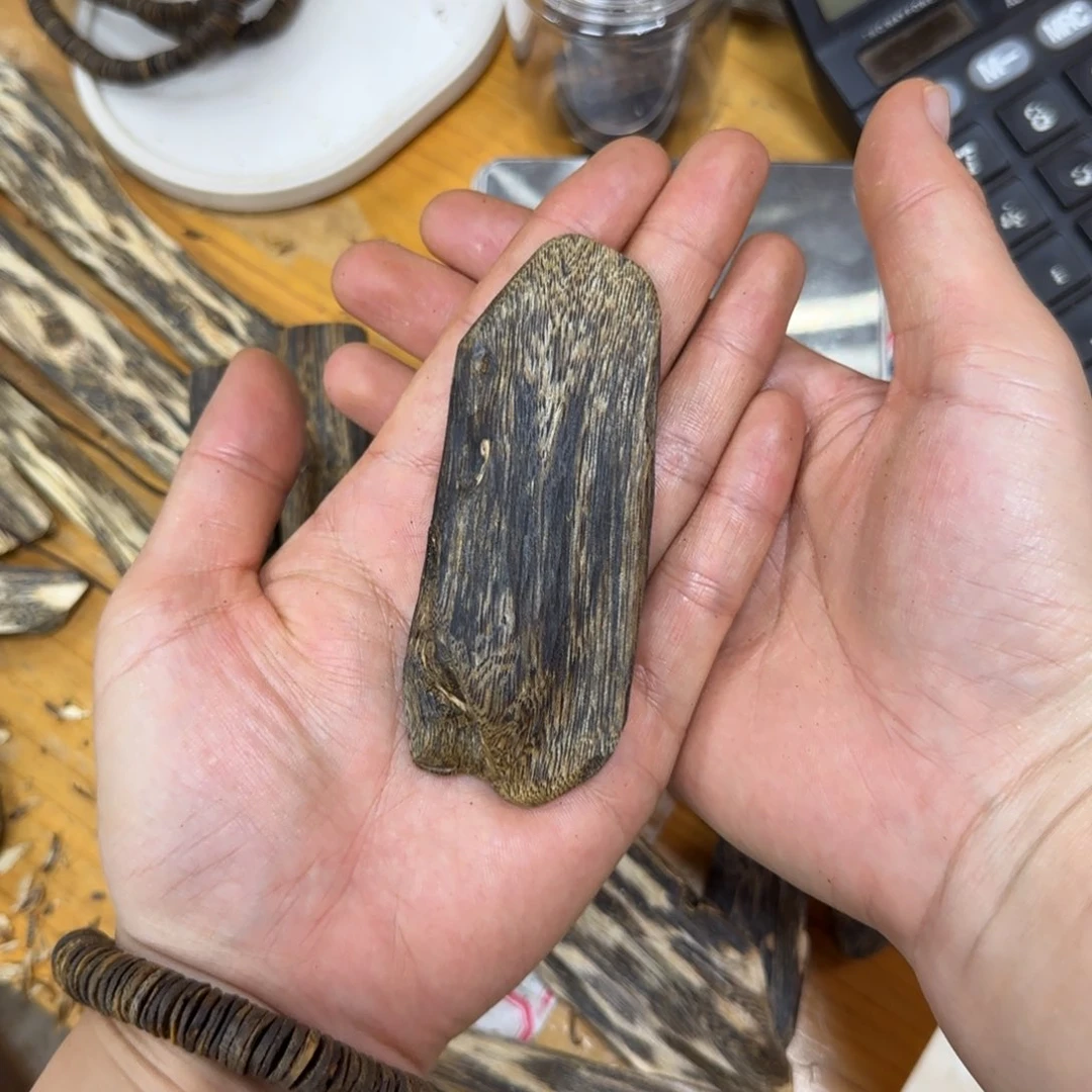 吊坠沉香奇楠沉香虫漏随形吊坠