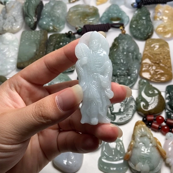 翡翠未镶嵌颈饰济公52