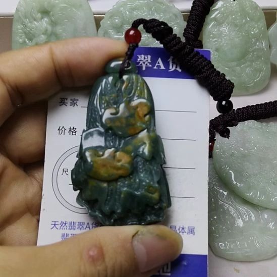 翡翠未镶嵌颈饰挂件