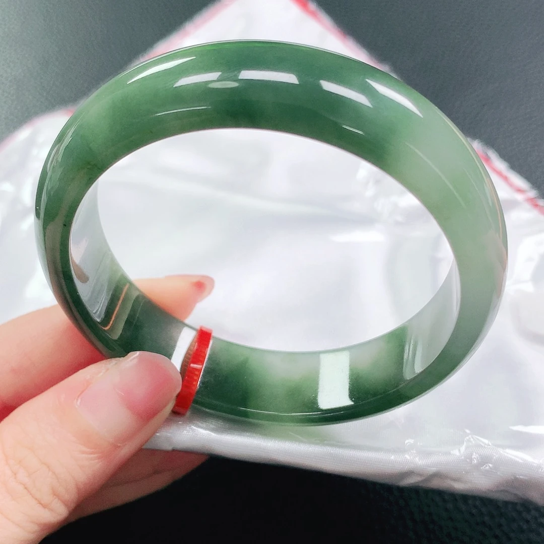 翡翠手镯未镶嵌56圈