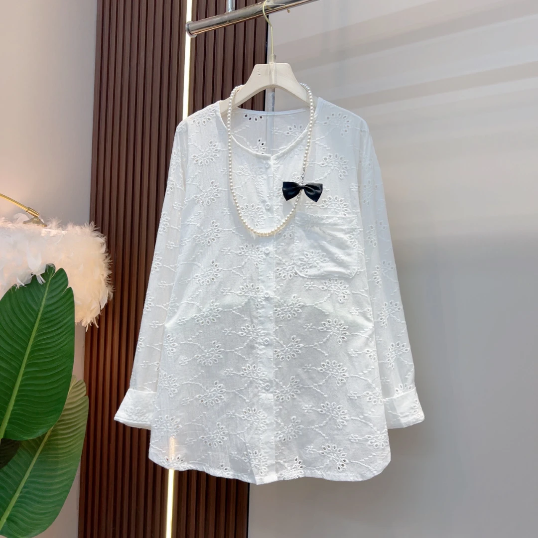 宠爱家·欧洲站气质名媛风早春镂空衬衫圆领甜美亮丽潮流