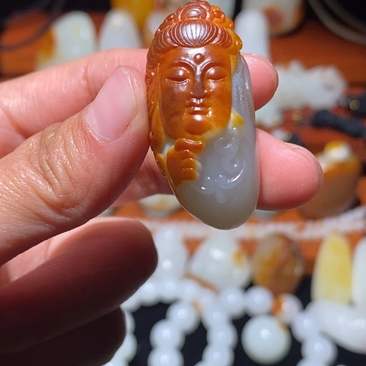 余***你和田玉未镶嵌颈饰