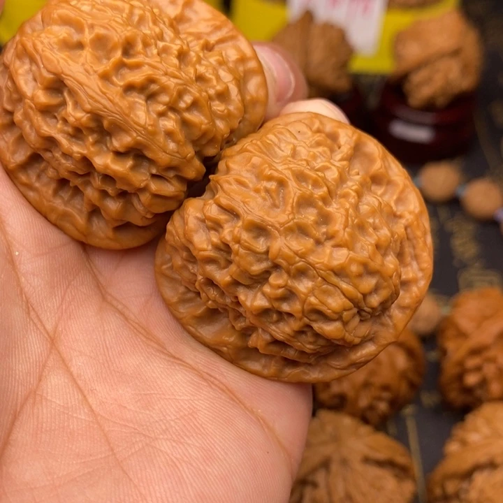 文玩核桃把件血如意