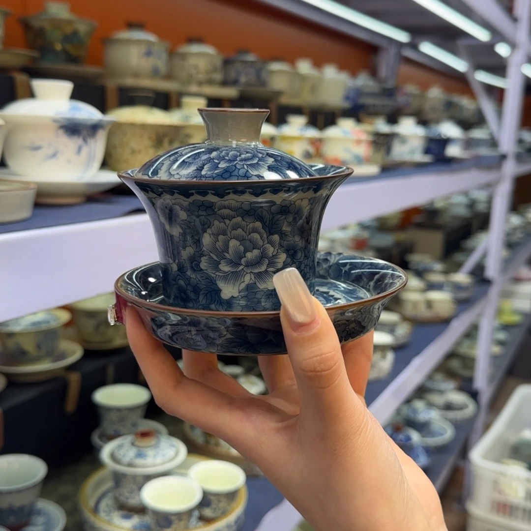 我在外面吃饭呢你在哪