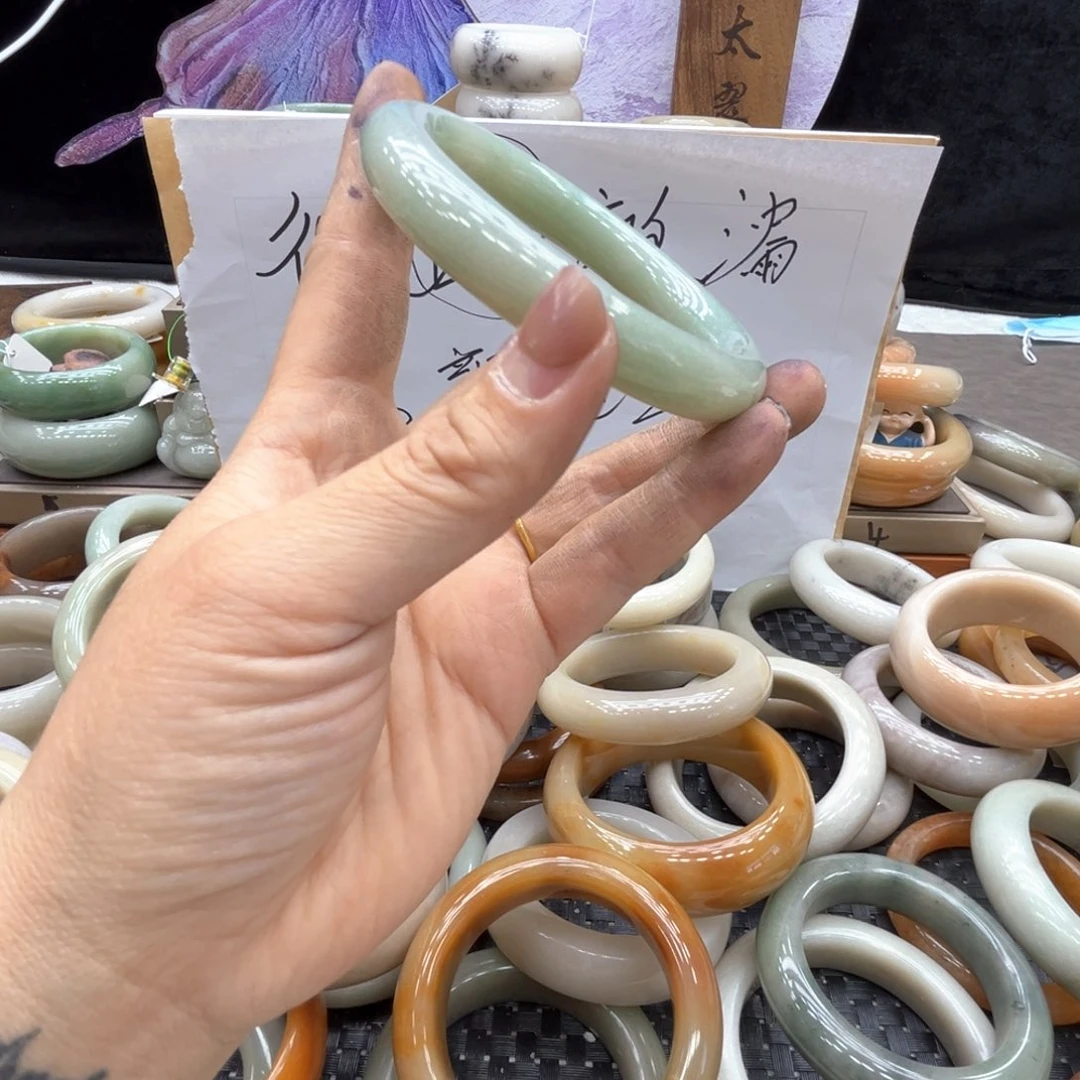 不***糖石英质玉合金手镯